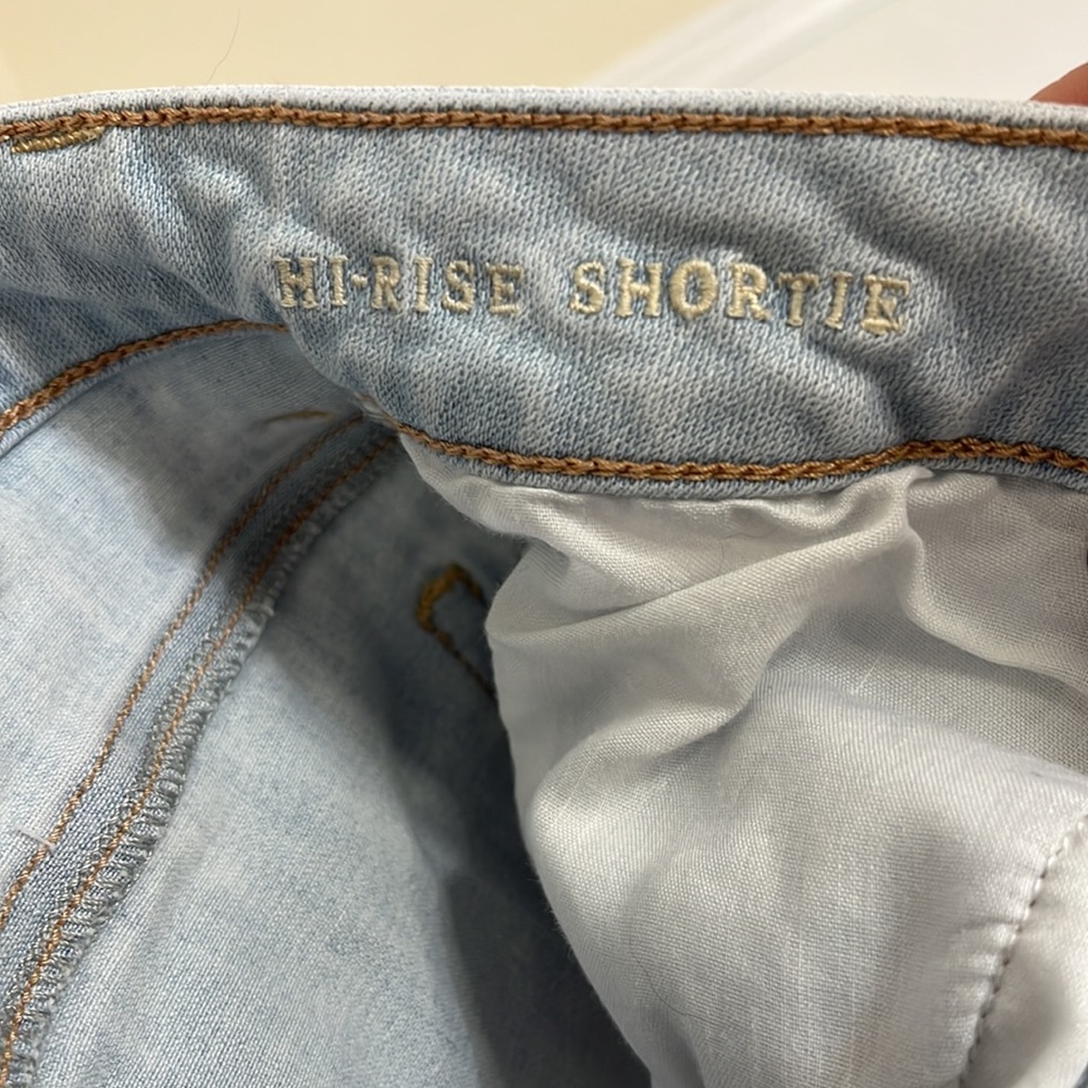 American Eagle Hi-Rise Shortie Light Wash Jean Shorts Size 4 - Picture 4 of 6